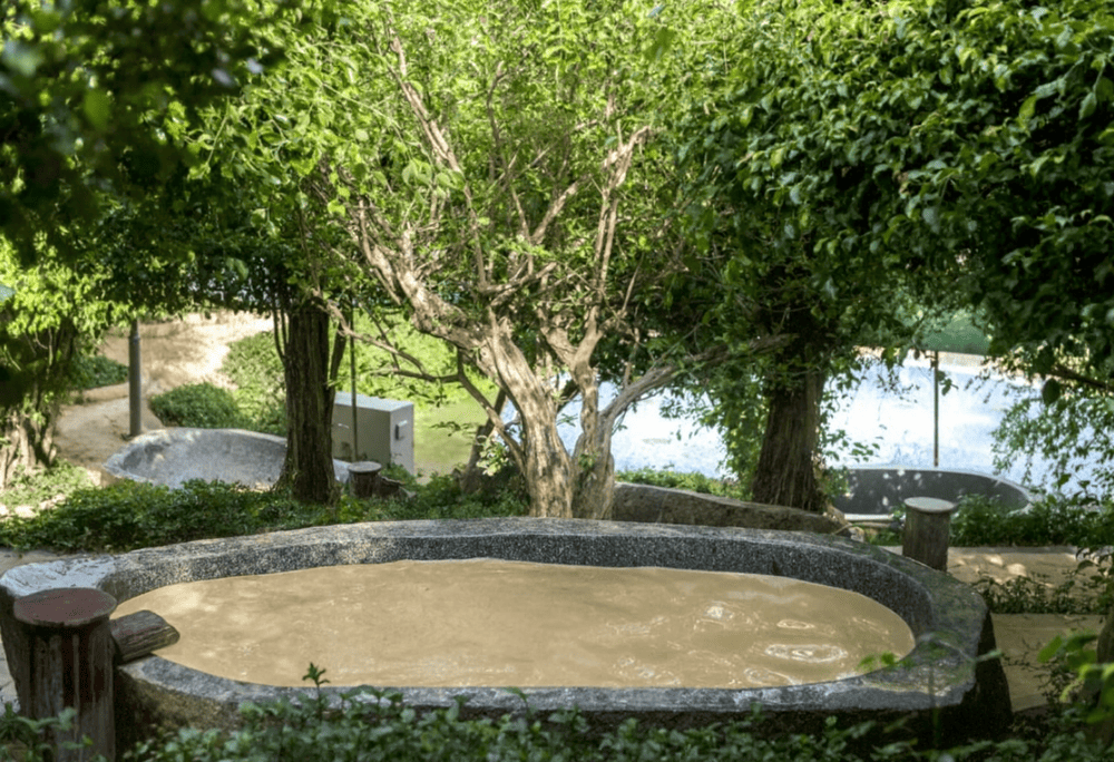 The mud bath therapy on Hon Tam helps your body relax and your skin rejuvenate after outdoor adventures